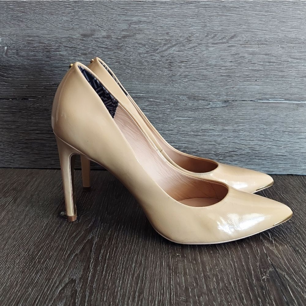 Ted Baker Nude Tan Patent Leather Pumps GORGEUS Size 39